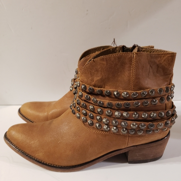 Steven x Steve Madden Mexico Leather Rivet Strapped Tan Ankle Boots Sz 11 - Picture 2 of 7
